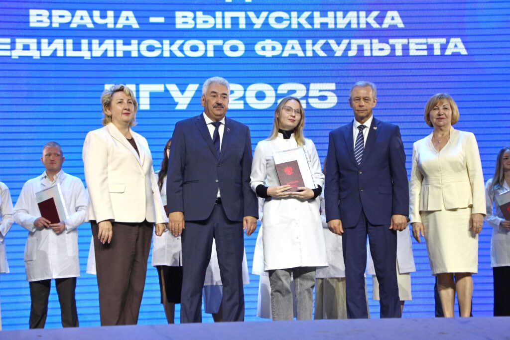 Торжественная церемония вручения диплома врача - выпускника медицинского факультета ЧГУ 2025 (Фоторепортаж)